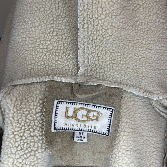 UGG Australia Kids Hooded with Toggle! - Picture 2 of 5